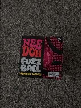 NeeDoh Fuzz Ball Wonder Waves - pink